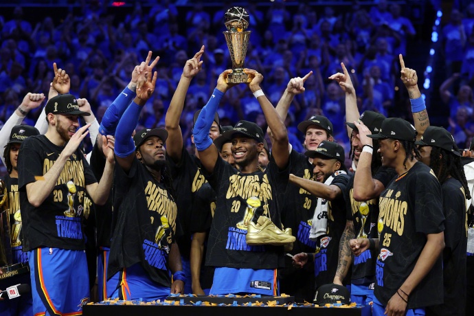 雷霆夺冠：荣耀之巅，梦想成真